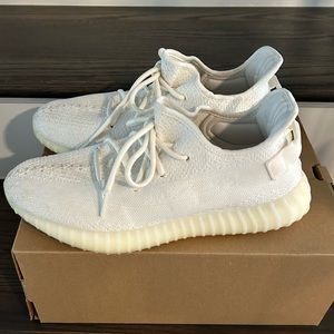 🤍🤍 Must Have White on White Yeezy 350 Boost V2 size 10.5 👟👟